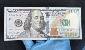 100 долларов 2017 США, номер со звездой, серия замещения, банкнота из обращения
